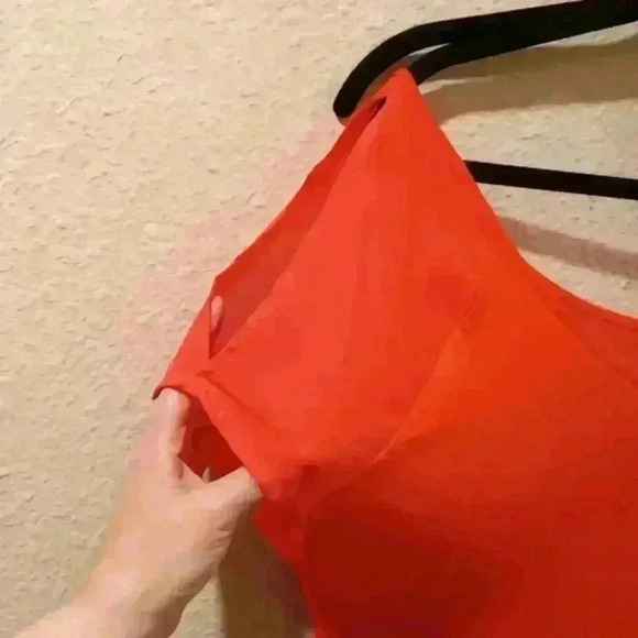 5/$25 APT. 9 SIZE LARGE COLD SHOULDER BLOUSE BLOOD ORANGE COLOR - Picture 2 of 7